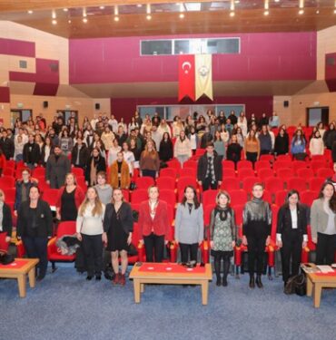 Trakya Üniversitesi'nde 'şiddete karış duruş' konuşuldu