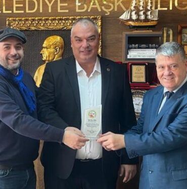 TYBB Edirne Şubesi’nden Özkan Günenç’e teşekkür plaketi