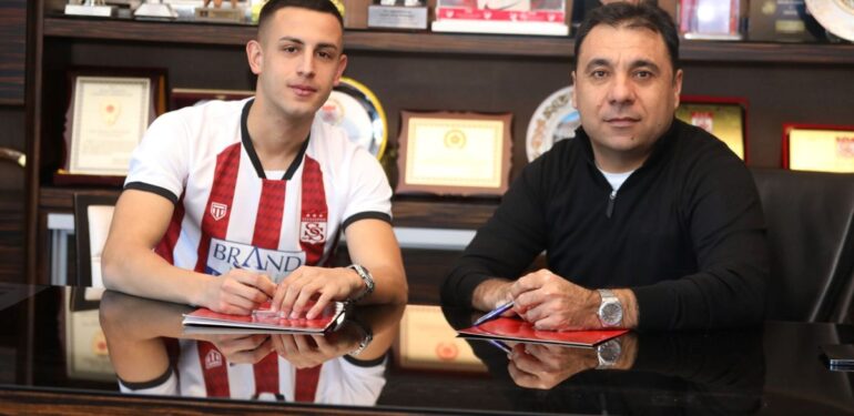 Bartuğ Elmaz Sivasspor'da (Ara transfer dönemi resmileşen transferler)