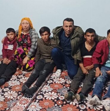 Çocuklarının yaşaması için devletten yardım bekliyorlar