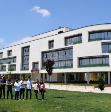 Eğitim burslarından en çok faydalanan üniversite seçildi