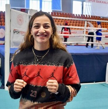 Milli boksör Buse Naz Çakıroğlu'nun Paris'teki hedefi altın madalya