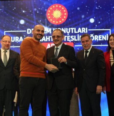 Adana'da bin 589 deprem konutu hak sahiplerine teslim edildi