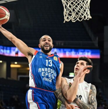 Anadolu Efes, Türkiye Kupası'nda turladı