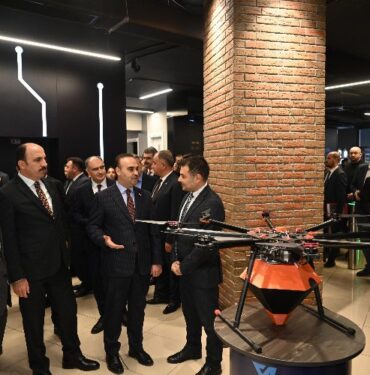 Bakan Kacır'dan KAPSÜL'e ziyaret
