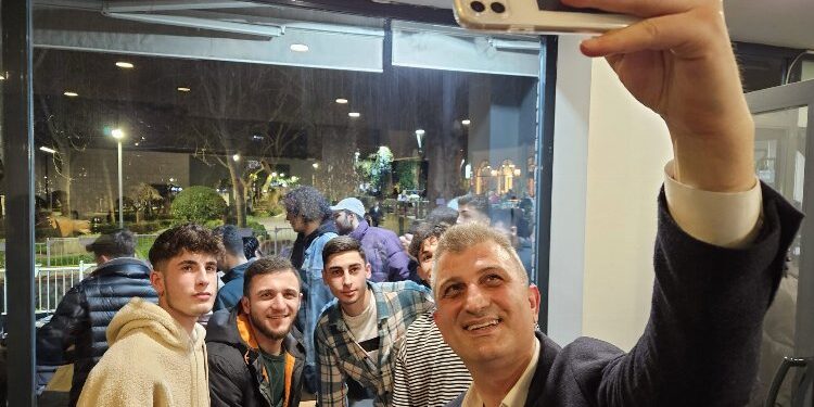 Başkan Sezer, “En güzel hizmet, gönüllere girmek”