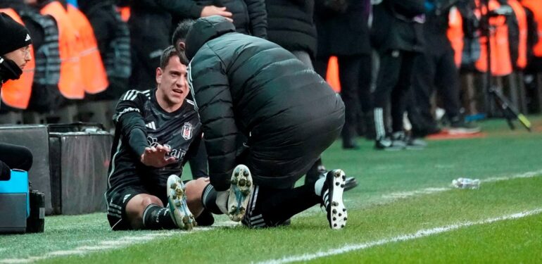 Beşiktaş'ta futbolcu Amir Hadziahmetovic TFF'ye bildirilen listede yer almadı