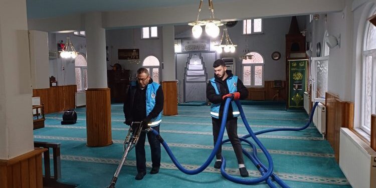 Rize'de Ramazan ayı öncesi camilerde temizlik