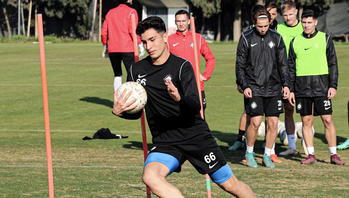 Şehit polis Fethi Sekin'in oğlu Burak Tolunay Sekin Galatasaray'da