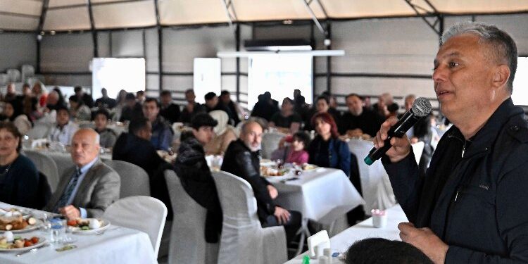 Antalya Muratpaşa'da apartman görevlileriyle buluştu