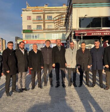 Başkan Altay gençlerle ve esnafla bir araya geldi