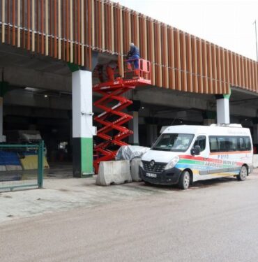 Kocaeli'deki pazar alanına sundurma çalışması başladı
