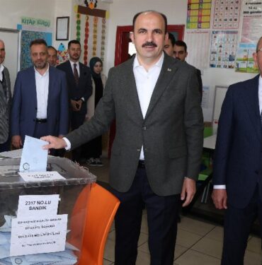 Konya'da Başkan Altay yerel için oyunu kullandı