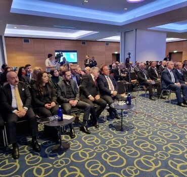 Tatar, Berlin’de Türk-Alman iş insanlarını Kıbrıs’a yatırıma çağırdı