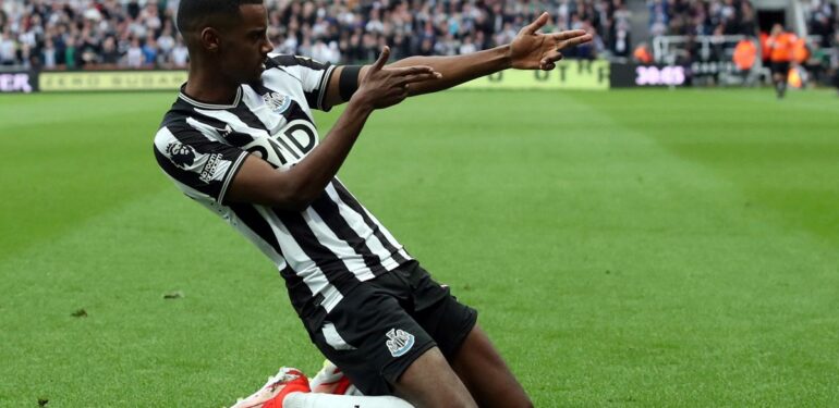 Alexander Isak, Newcastle United tarihine geçti