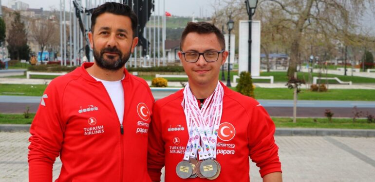 Down sendromlu atlet Emirhan 6 yıllık kariyerine 48 madalya sığdırdı