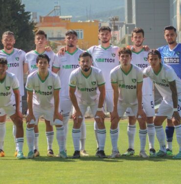 Eski Süper Lig takımlarından Denizlispor 3