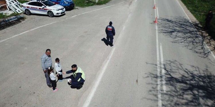 Jandarma drone ile Enez, Keşan Karayolu’ndatrafik denetimi yaptı!