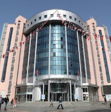 Kocaeli İzmit Belediyesi çalışanları çifte bayram yaptı