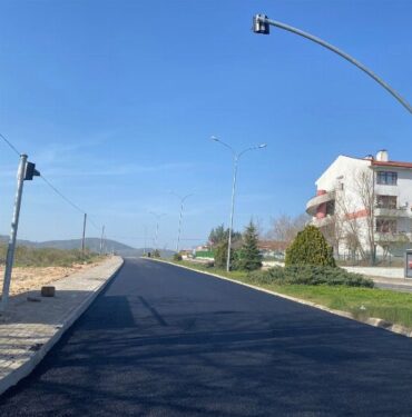 Kocaeli İzmit'te asfalt ve kaldırım çalışması