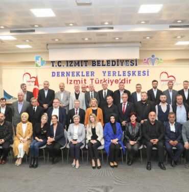 Kocaeli İzmit'te Başkan Hürriyet muhtarlarla buluştu