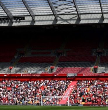 Liverpool'un stadı Anfield'da ezan sesleri