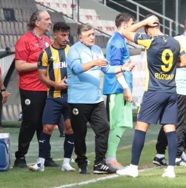 Yılmaz Vural yönetimindeki Menemen FK 5’te 5 yaptı