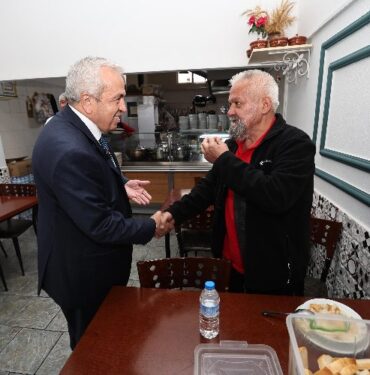 Başkan Özdemir vatandaşlarla kahvaltıda buluştu
