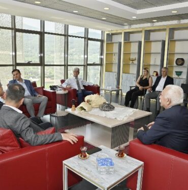 Başkan Zeyrek DİSK heyetini konuk etti