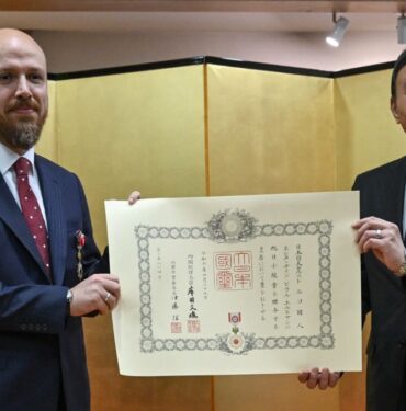 Dünya Etnospor Konfederasyonu Başkanı Bilal Erdoğan'a Japonya'dan nişan