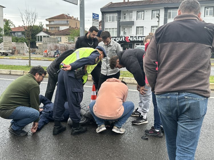 Düzce'de elektrikli bisiklet ile minibüs çarpıştı: 1 yaralı