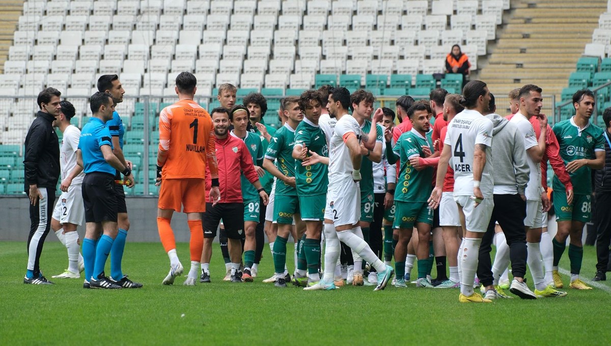 Futbolda protesto: TFF 2’nci Lig’de şampiyonluğa oynayan Vanspor sahadan çekildi