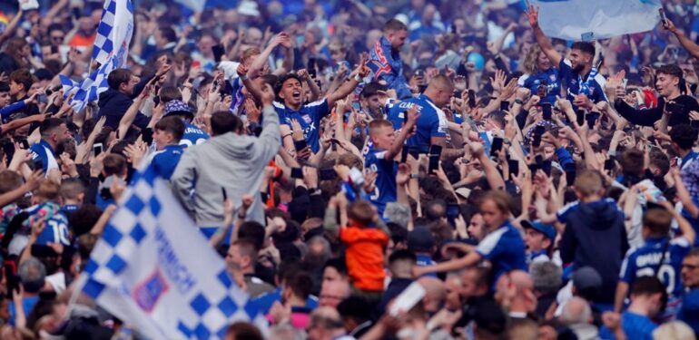 Ipswich Town Premier Lig'e yükseldi