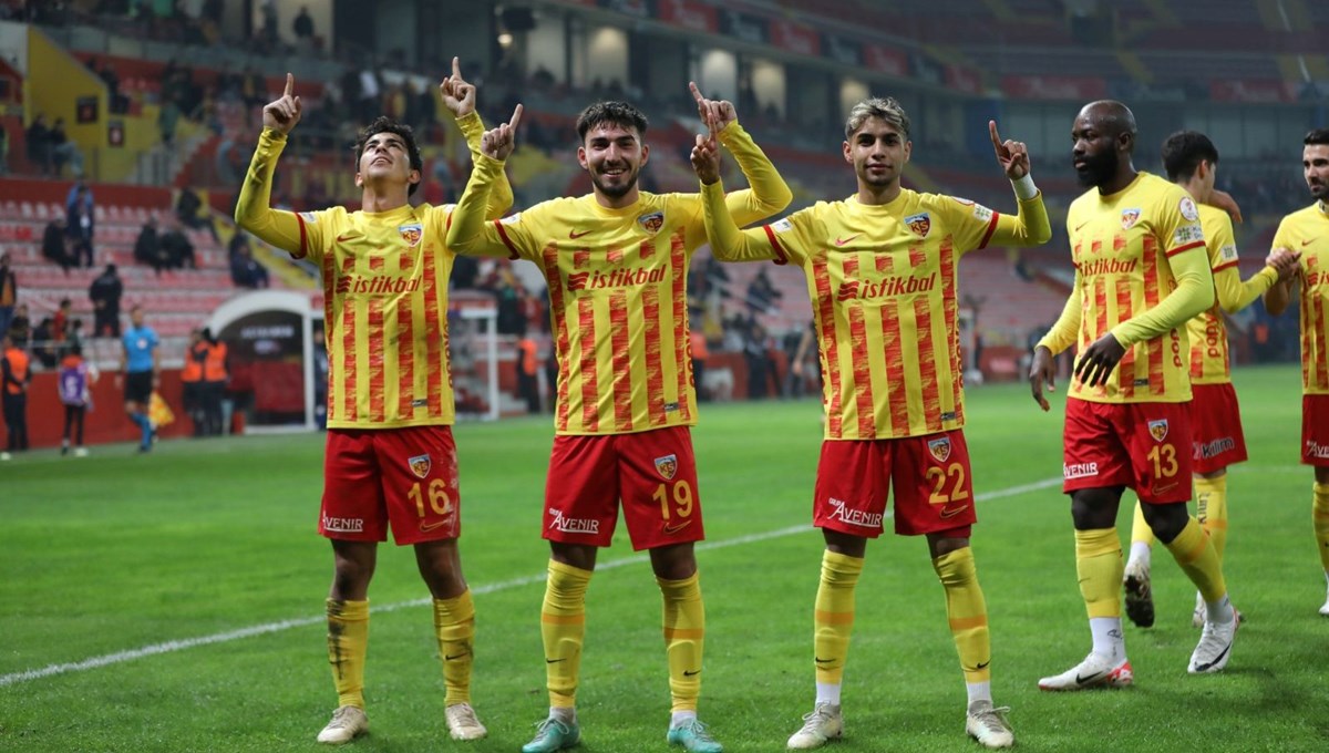 Kayserispor'da 38 maçta 33 futbolcu oynadı