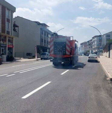Körfez Mevlana Caddesi’nde yol çizgileri de tamam