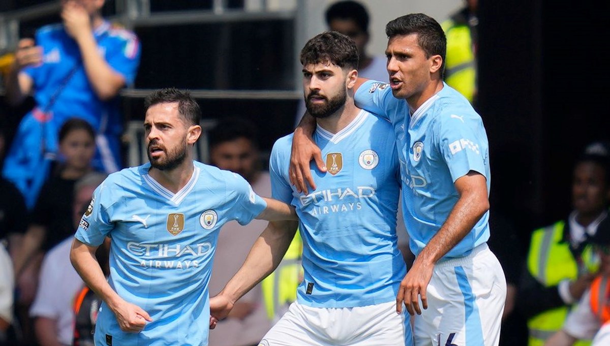 Premier Lig'de Manchester City, Fulham'ı yenerek liderliğe yükseldi