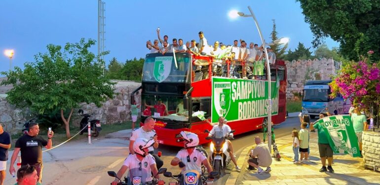 Bodrum’da şampiyonluk coşkusu: Binlerce taraftar kenti yeşil-beyaza bürüdü