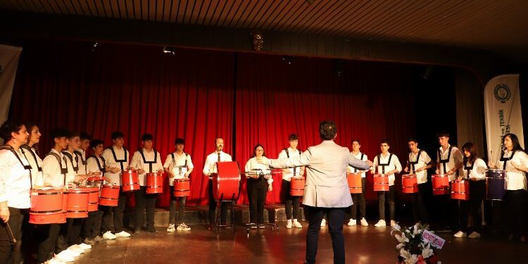 Bursa Tophane MTAL öğrencilerinden el yapımı enstrümanlarla konser