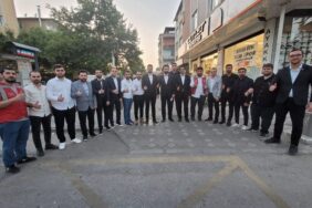 Yeniden Refahlı gençlerden Gölcük'te esnaf ziyareti