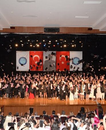 300 bin kişi BUÜ mezunu