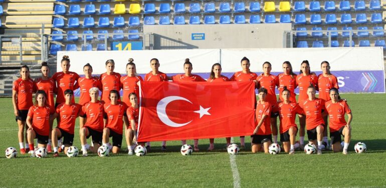 A Milli Kadın Futbol Takımı, Macaristan maçının hazırlıklarını tamamladı