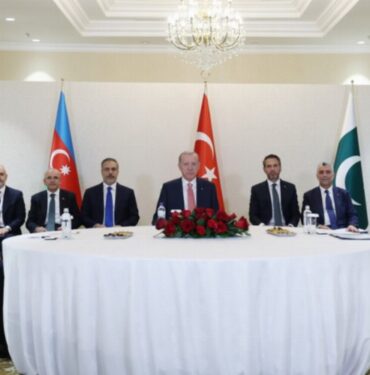 Astana'da üçlü toplantı