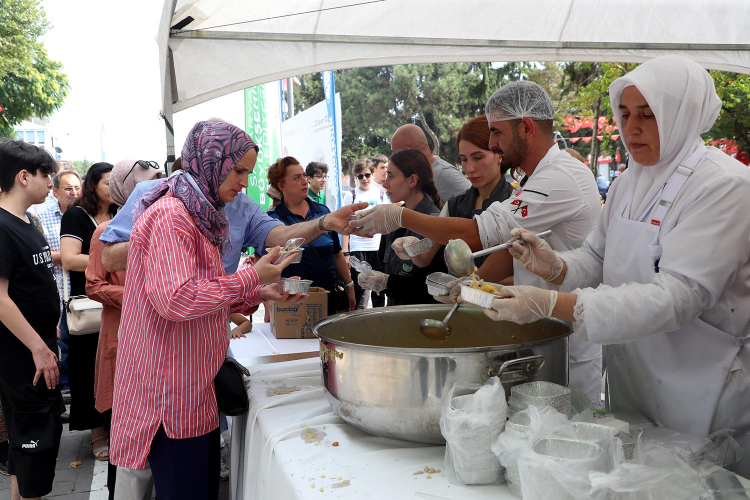 Aşure kazanları Sakarya için kaynadı