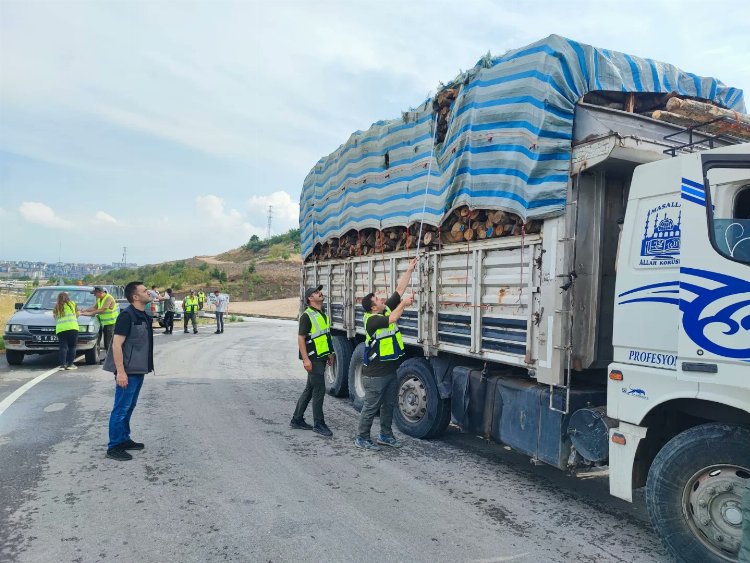 Bursa İnegöl'de orman ürünü taşıyan kamyonlara denetim