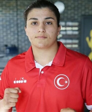 Busenaz Sürmeneli kimdir? Milli boksör Busenaz Sürmeneli kaç yaşında ve nereli?