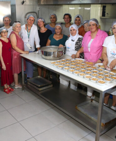 Çiğlili kadınlar aşure atölyesinde buluştu