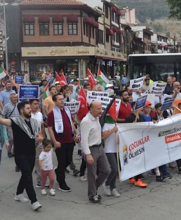 ÇOCUKLAR FİLİSTİN İÇİN YÜRÜDÜ!
