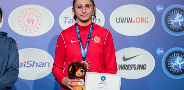 Erzincanlı milli sporcu Elmira Yasin’den altın madalya