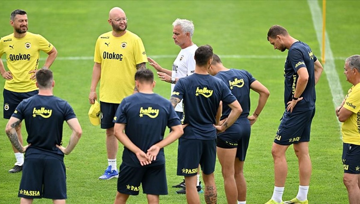 Fenerbahçe'de Mourinho, Miha Zajc ve Crespo'nun biletini kesti