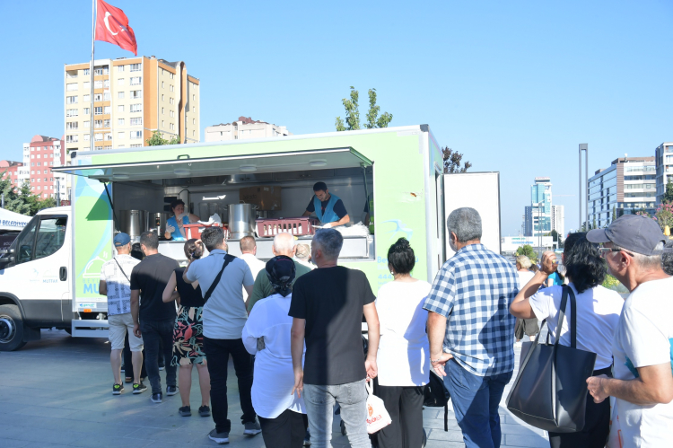 İstanbul Beylikdüzü'nde aşure ikramı